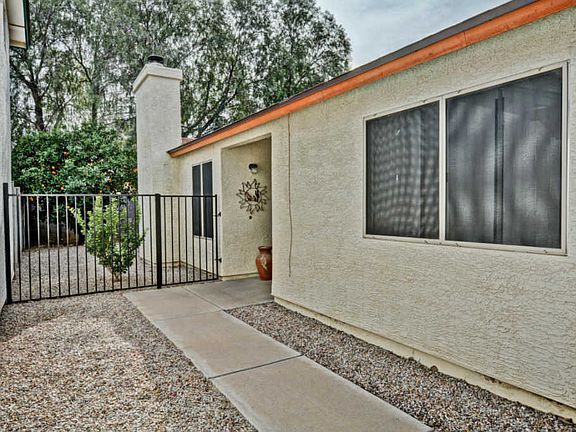 3rd image of 8821 W Greenbrian Dr