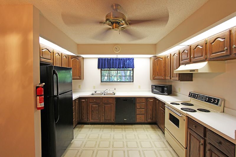 1st image of 3850 1st Ave