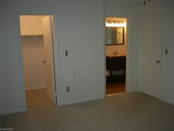 4th image of 6068 Applecrest Ct Unit E