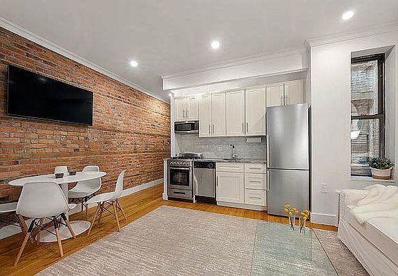 5th image of 145 4th St #7