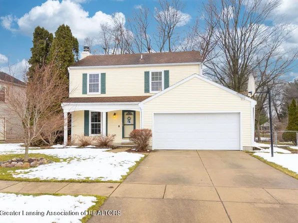 422 Park Meadows Dr, Lansing, MI 48917