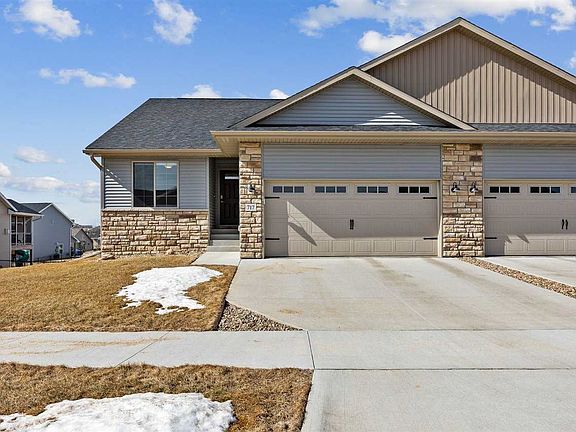 3rd image of 717 Creekside Dr