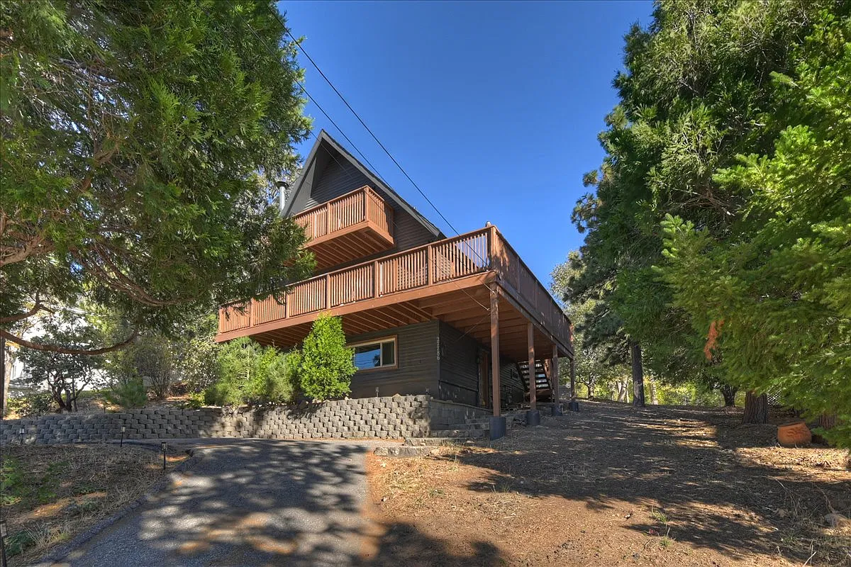 Matterhorn Dr, Lake Arrowhead — Photo 4