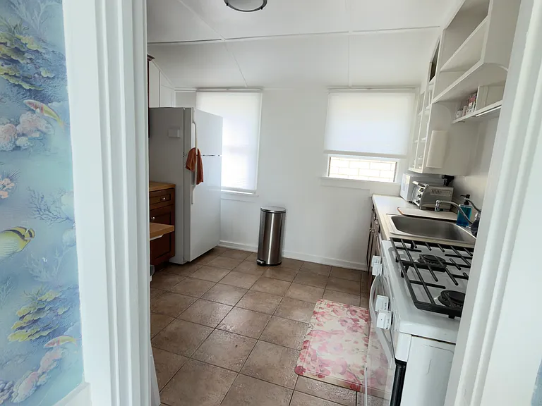 902 Tait St #1/2 — Photo 11