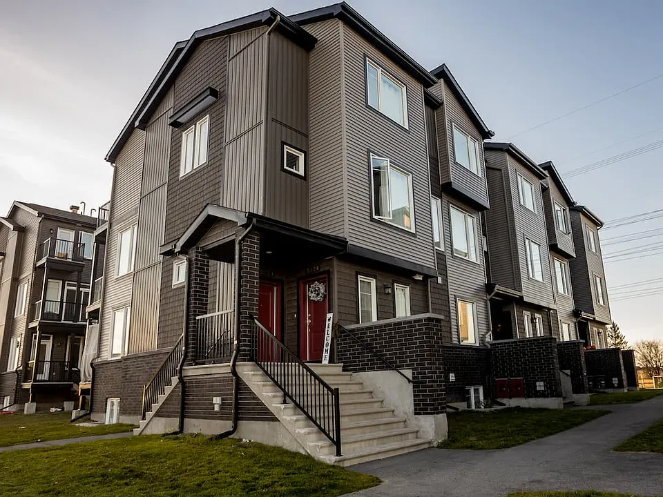220 Livery St