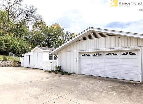 Large Double Driveway!