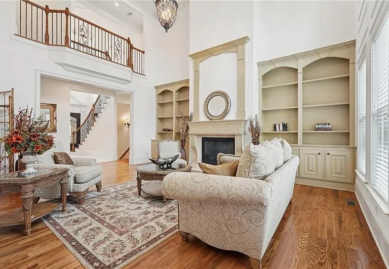 343 Summer Garden Dr — Photo 9