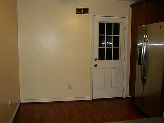 5th image of 303 Elderwood Ct