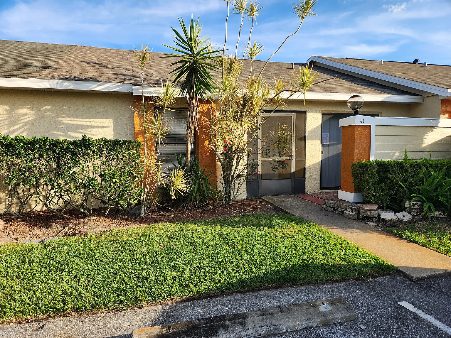 2 bed, 954 sqft, $1,650 — Photo 1