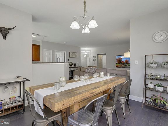 5th image of 801 S Greenbrier St APT 113