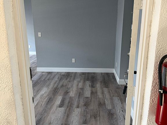 5th image of 600 N Grove St #10