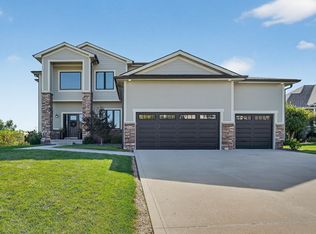 9110 NW 72nd Cir, Johnston, IA 50131