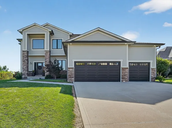 9110 NW 72nd Cir, Johnston, IA 50131