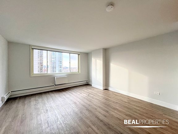 2nd image of 1344 N Dearborn Pkwy #5B