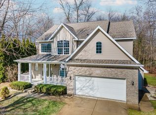 10219 Mill Pointe Dr, Goodrich, MI 48438