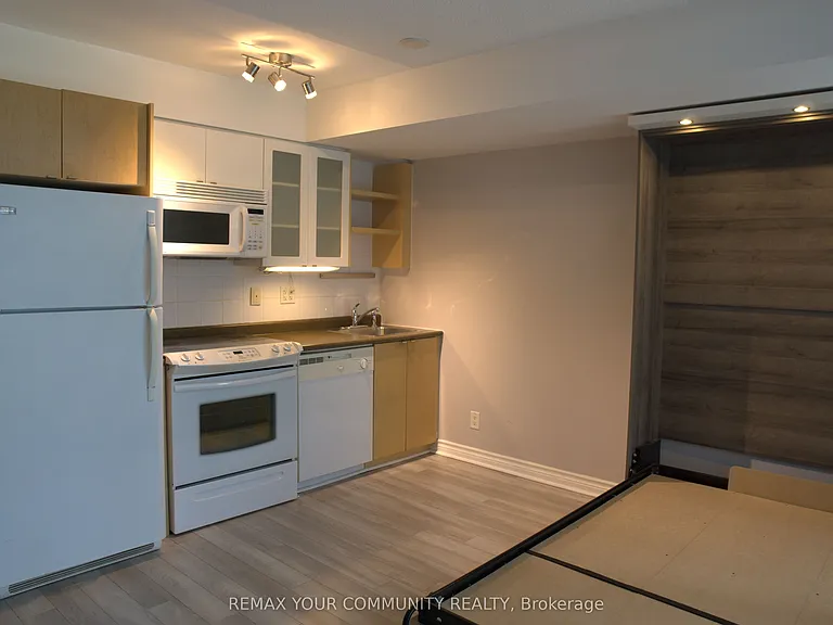 600 Fleet St E #329 — Photo 4