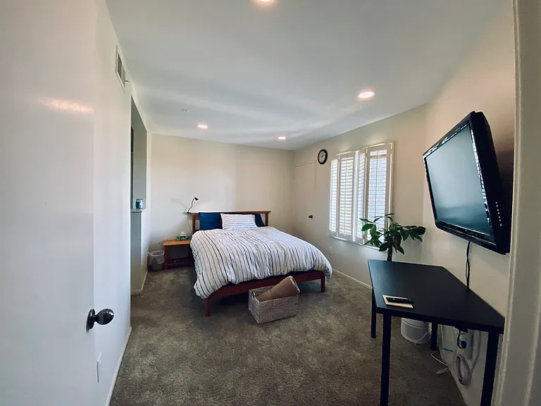 1360 W Capitol Dr #131 — Photo 8