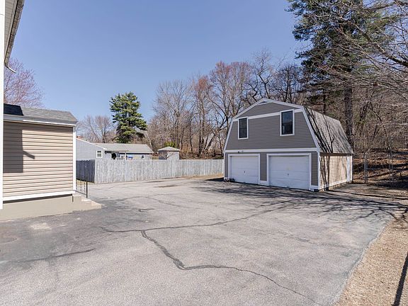 2nd image of 421 Riverdale Avenue