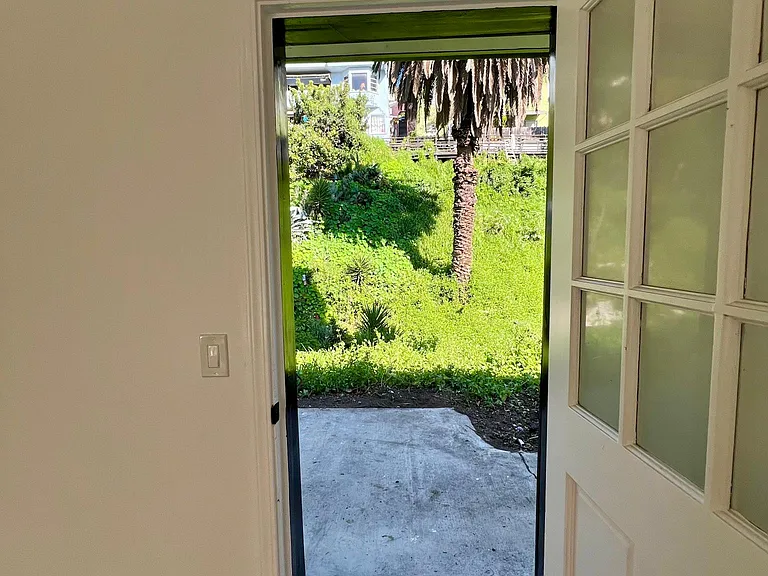 2044 Holly Dr #4 — Photo 8