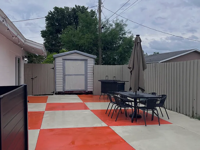 709 Thomas St — Photo 11