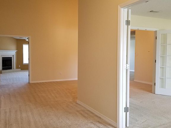 2nd image of 15240 Camelot Dr