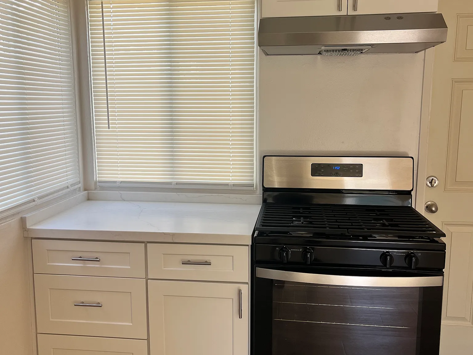 2 bed, $3,100 — Photo 4