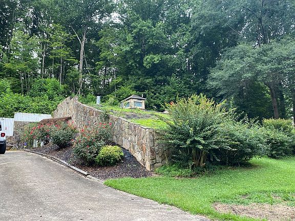 4th image of 310 Northwood Dr