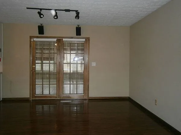 4115 Brownsville Rd — Photo 4