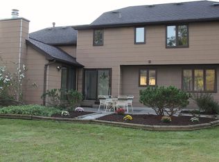 204 Primrose Ln, East Amherst, NY