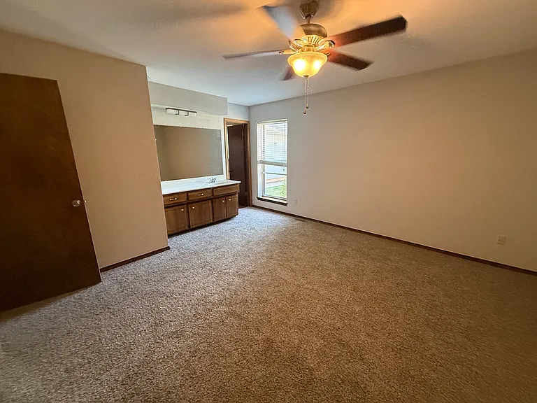 204 Redbud St — Photo 16