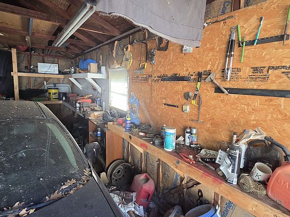 4th image of 312 S Valley St