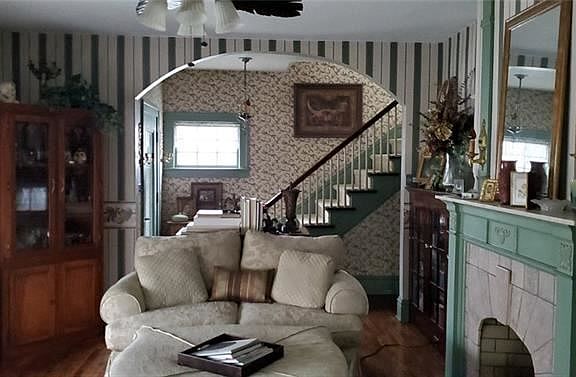 5th image of 1009 Burns Ave