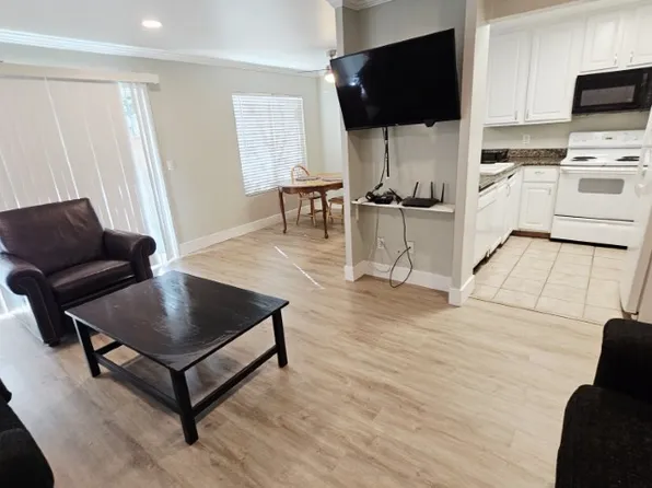 589 N Johnson Ave N, El Cajon, CA