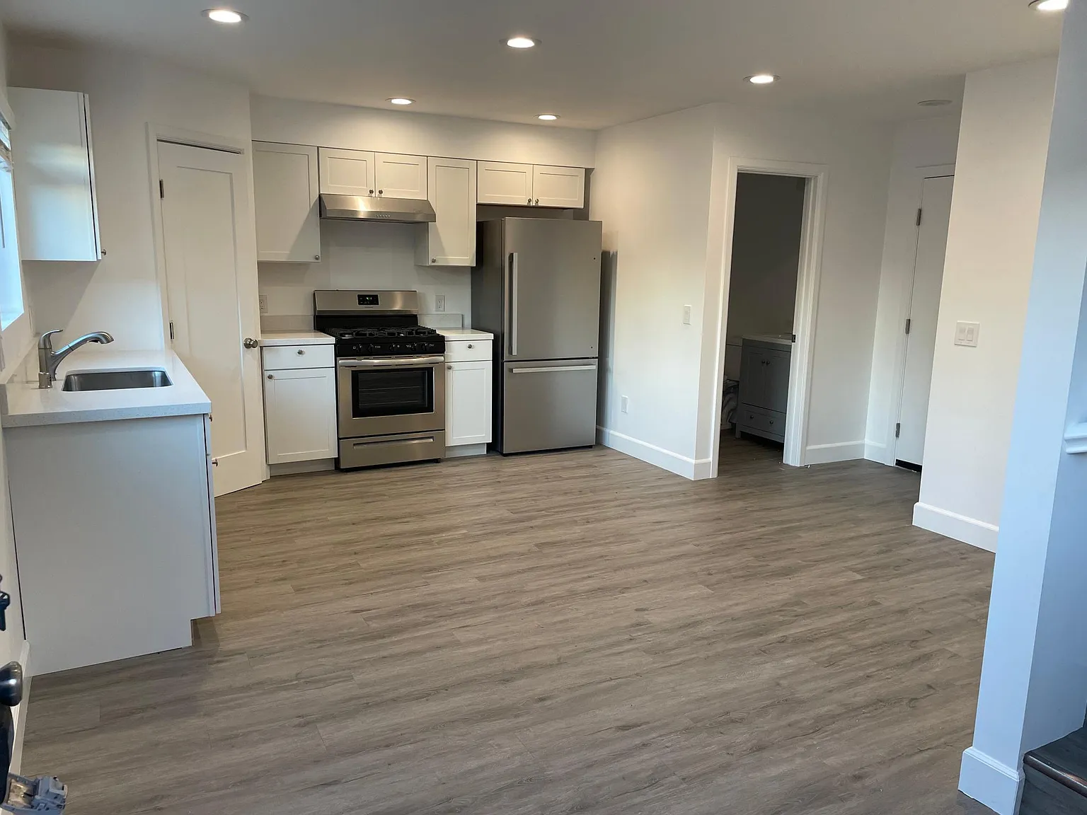 636 Emory St — Photo 1