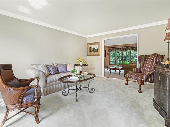 4th image of 8320 Parliament Cir