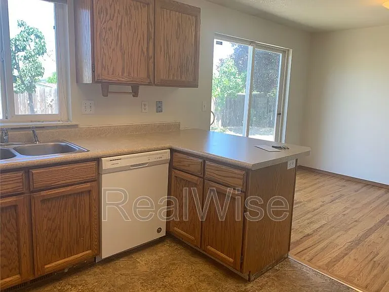 210 Sweetbrier Dr — Photo 10