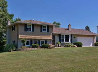 11528 Farmhill Dr, Fenton, MI