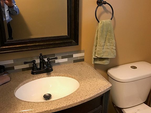 4th image of 515 Terrace Ln