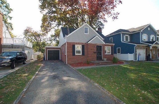 1st image of 26 Maple Dr