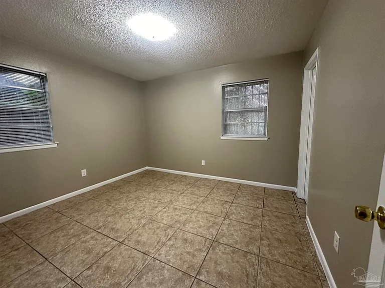 2810 Donley St — Photo 7