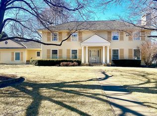 2508 Arrowhead Rd, Grand Island, NE 68801