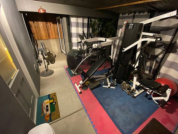 3rd image of 3421 Vancouver Ave
