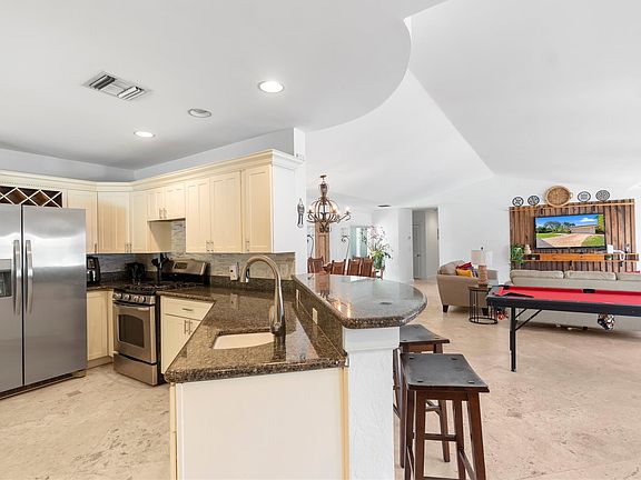 5th image of 321 Lido Drive