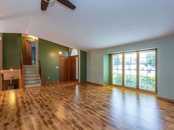 3rd image of 408 E Glencrest Dr