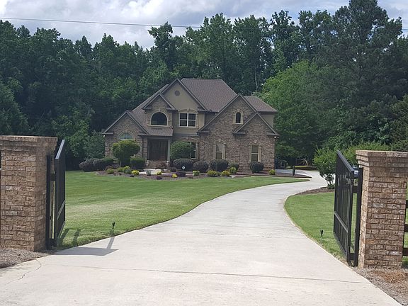 Front driveway view