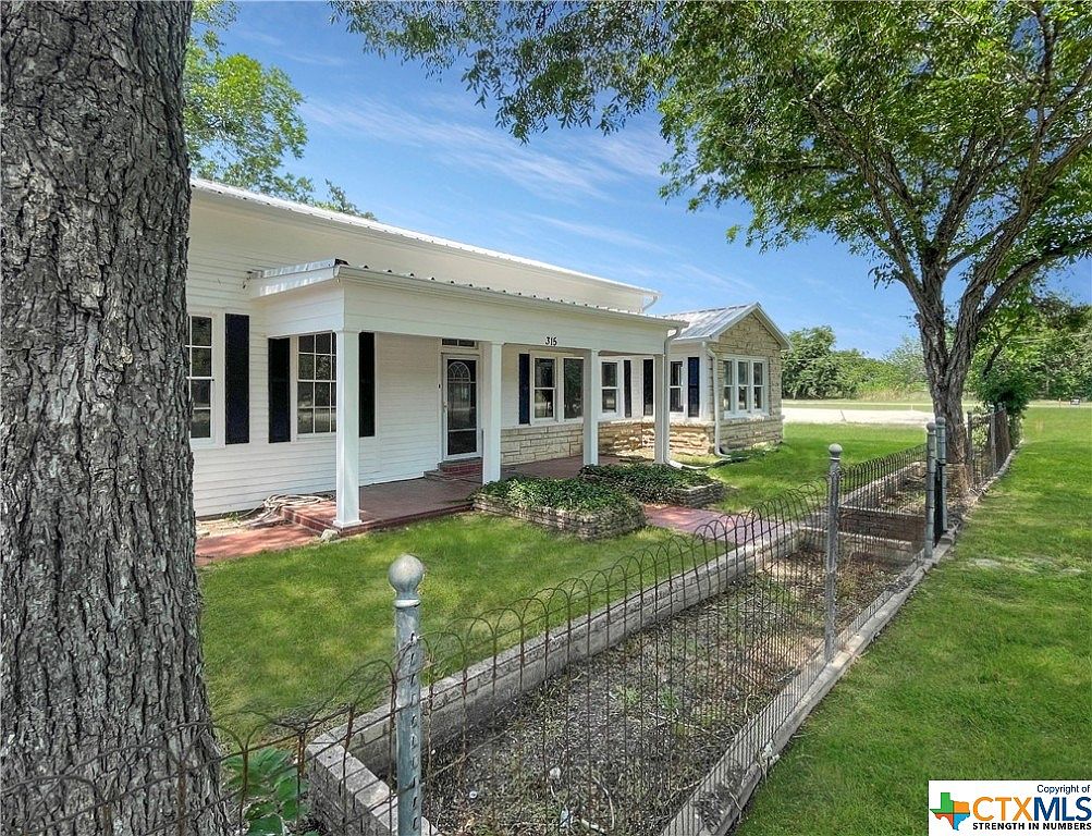 315 W 6th St Flatonia TX 78941 Zillow