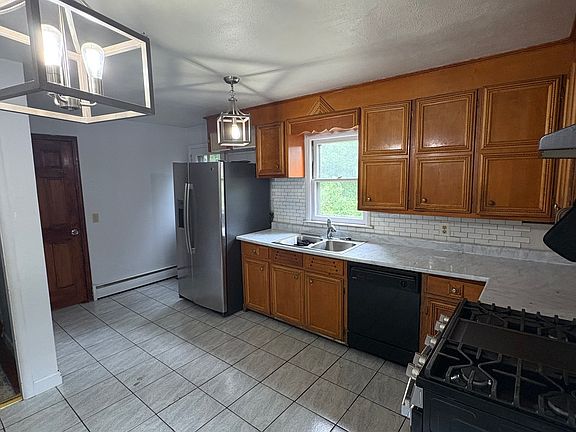 3rd image of 50 Crest Street