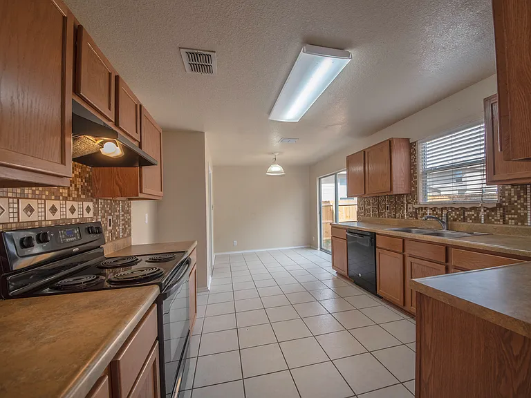 518 Reba — Photo 7