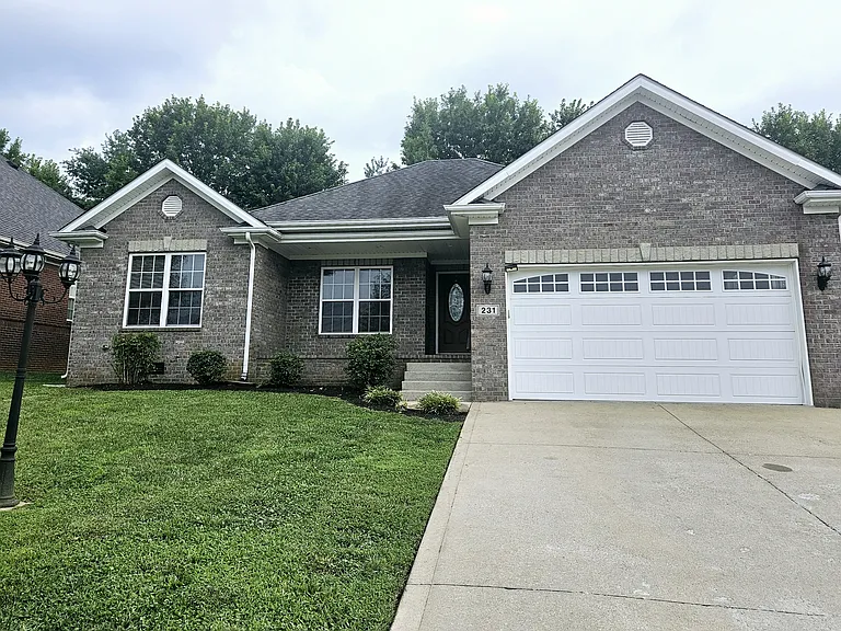 231 Ashton Ct — Photo 1