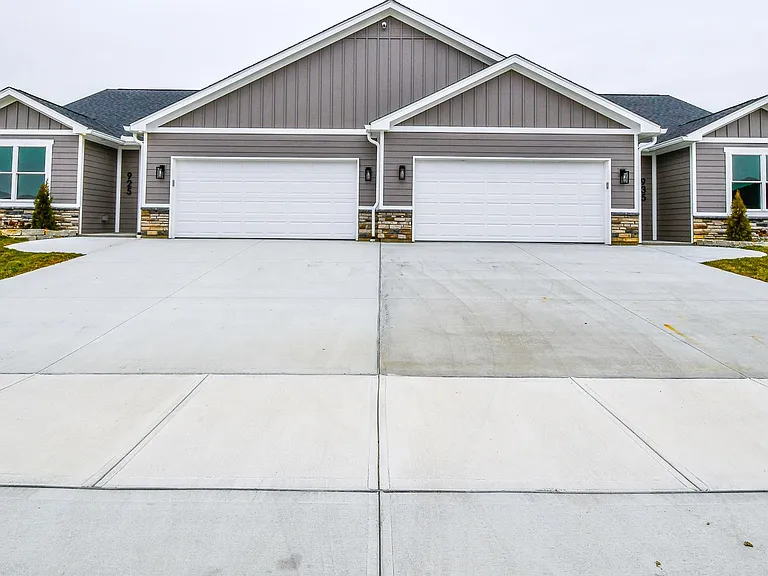 Rosenthal Dr — Photo 40